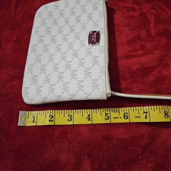 Michael Kors-Belt Bag-White & Gray Signature - Picture 5 of 11